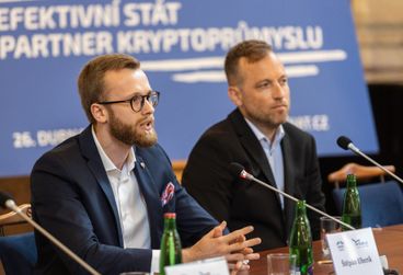 Uherik - Valichrach My nechceme od státu vůbec nic. My chceme pouze jasné a férové podmínky - Štěpán Uherik, CFO SatoshiLabs, vpravo Roman Valihrach, CEO Coinmate